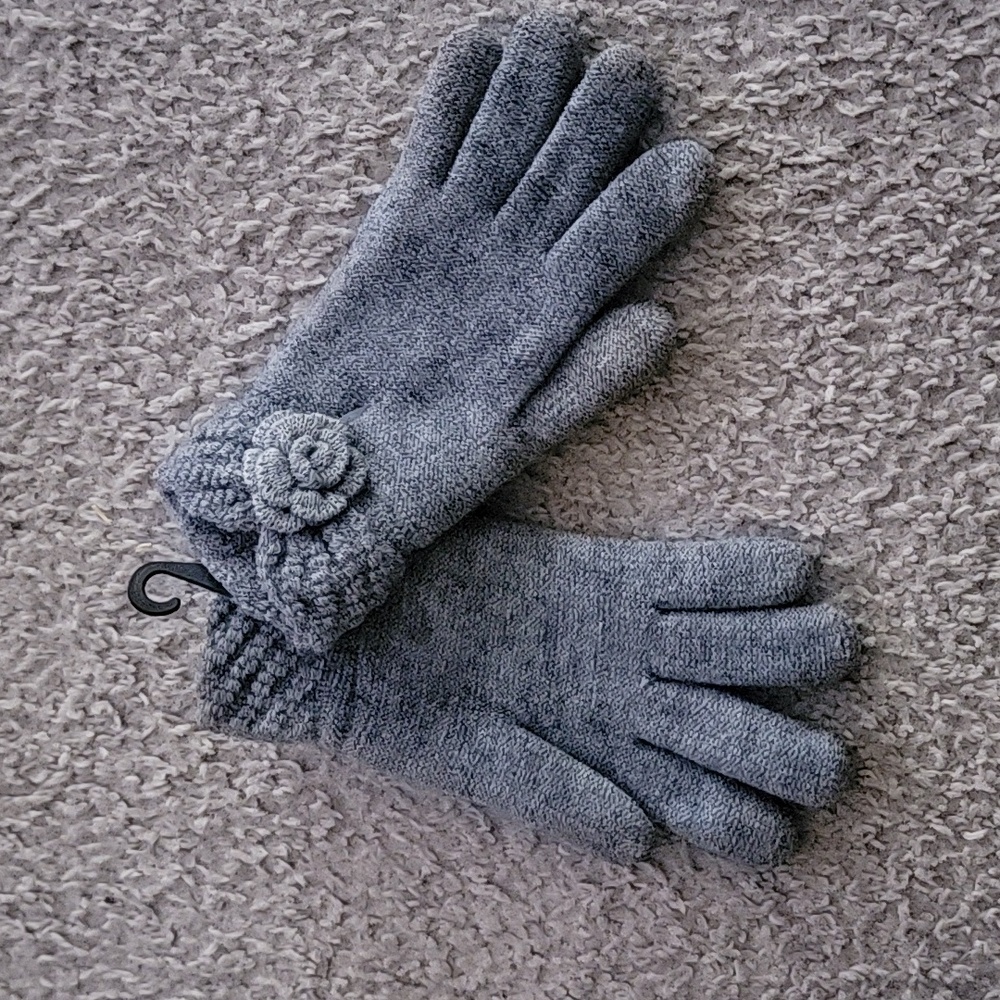 Altar'd State Gray Gloves NWOT